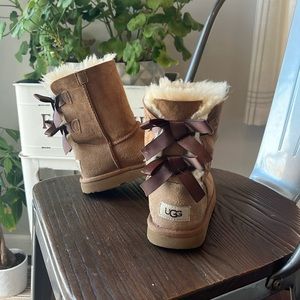 Bailey Bow Uggs Chestnut